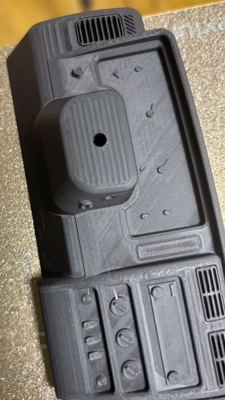 Printing some interiors for the Cherokee. NOZZLE 0.2…